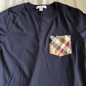 Official Burberry boys t-shirt recommend sizing up Burberry cuts small